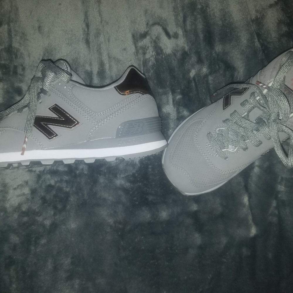 Never worn New Balance 574 rare bronze